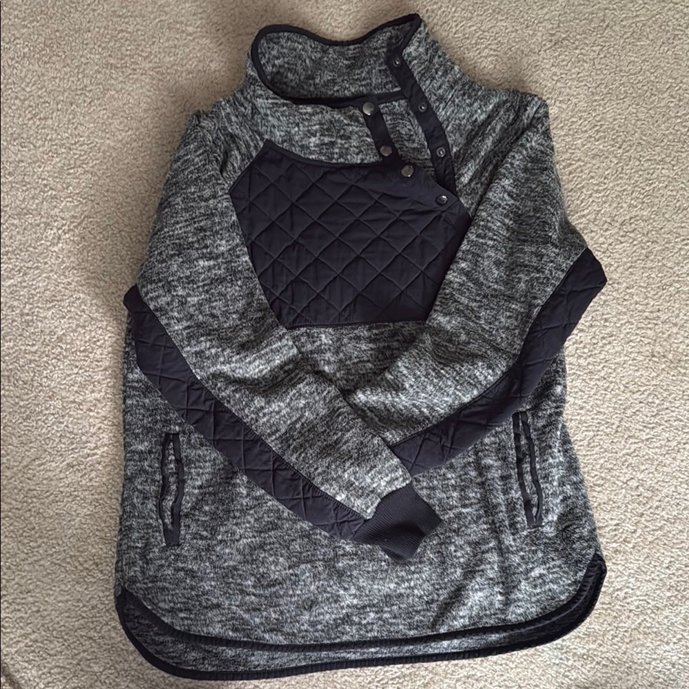 Abercrombie & Fitch Gray and Black Sweater